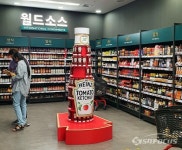 [포토] 홈플러스 강서점 리뉴얼 오픈 이틀째
