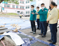 [포토] 장상윤 차관, 포항 대흥중학교 태풍 피해현장 직접 점검