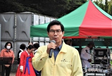 [포토] 송이 생산 임업인 격려하는 김광열 영덕군수