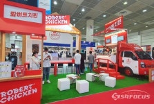 [현장] 프랜차이즈 창업박람회, 더 다양해진 로봇팔들