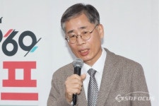 [포토] 축사하는 신평 변호사