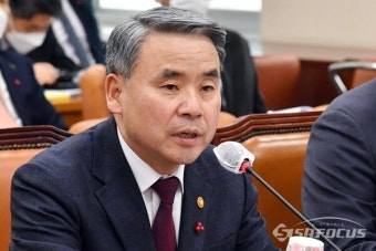 [포토] 의원들의 질의에 답변하는 이종섭 국방부 장관