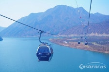 [포토]  춘천 삼악산 호수케이블카, 의암호 가로질러 삼악산으로