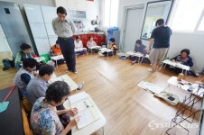 해남군 화원면 금평마을, 평균연령 80세 할머니학교…뜨거운 한글 교실