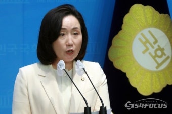 [포토] 전주혜, 이동관 방통위원장 및 검사 탄핵 국회 재접수 관련 브리핑