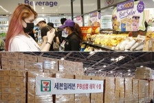 [동향] 편의점, 해외에 PB 직수출하며 무역상사 역할도