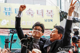 [포토] 한동훈, 원희룡 지원 사격…인천 계양산 전통시장 방문