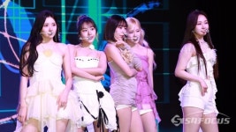 [포토] 비웨이브 타이틀곡 싱!의 상큼 발랄 무대