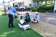 완도해양경찰서, 해양안전문화 확산을 위한 거리 캠페인 전개