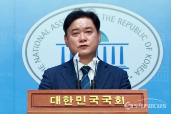 [포토] 해병대원 특검법 부결 관련 더불어민주당 입장 표명하는 윤종군 대변인