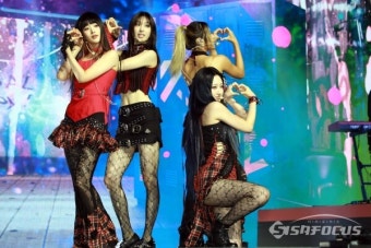 [포토] '하이키', 타이틀곡 '뜨거워지자'의 스타일리시한 무대