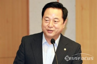 '이재명 일극 체제' 저지 나선 김두관, 출마 선언 