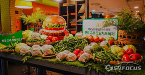 [현장] 올해 남강에 맥도날드 유등 뜰까?…로컬 소싱→브랜딩 확대