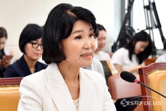 [포토] 의원의 질의에 답변하는 이진숙 방송통신위원장 후보자
