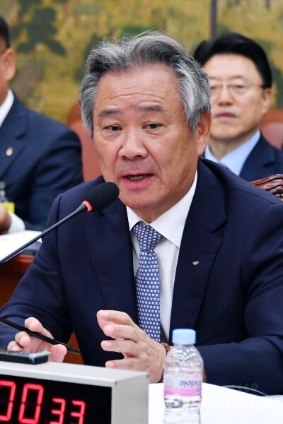 이기흥 회장, 직무 정지에 항의하는 체육계 노조 시위 계속될 듯