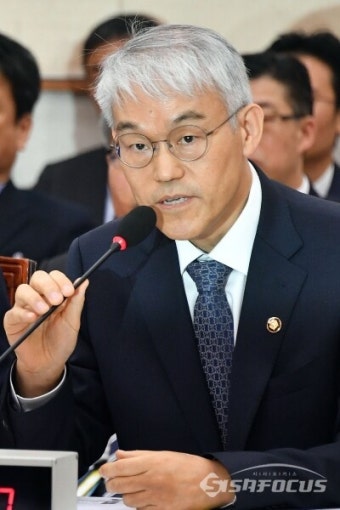 [포토] 현안질의에 출석한 천대엽 법원행정처장
