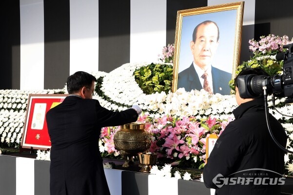 국회 국정감사, 최상목 권한대행 질응 현장 집중.