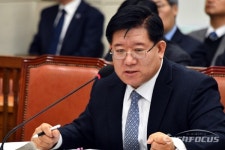 [포토] 의원 질의에 답하는 이호영 경찰청장 직무대행