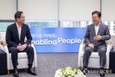 [포토] 악수하는 이재명 대표와 이재용 회장