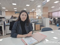 작은 배려가 큰 감동으로…건천읍 민원실 이선영 팀장의 친절한 서비스