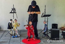 [포토]서울 곳곳서 펼쳐지는 거리공연…채움극단 마리오네트 인형극 눈길