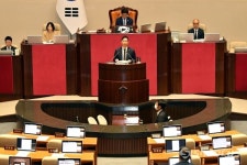 [포토] 이정헌 의원, EBS법 찬성 무제한 토론