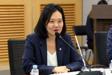 [포토] 정책토론회에서 인사말하는 김남희 의원