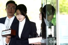 법원, 김건희 '금품수수' 징역 1년 8개월 선고…주가조작 혐의 무죄