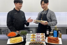 밥 비중 줄이고 토핑 강화…GS25, 김밥 풀체인지 리뉴얼