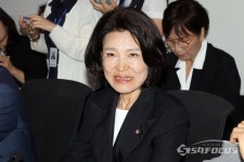[포토] 긴급토론회에 참석한 이진숙 국민의힘 의원