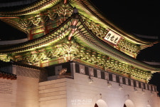 검찰, 경복궁 낙서 테러 사주범 구속 기소… 복구비용 받아내도록 지원할 것
