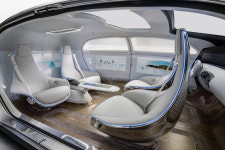 벤츠, 자동차 발명 이후 131년간 꾸준히 미래 개척