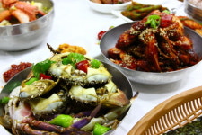 여수 간장게장 맛집 청정게장촌, 게장백반정식, 갈치조림정식으로 식도락 여행객들 사로잡아