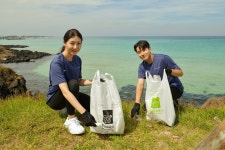 볼보차코리아, 제주서 클린 올레 플로깅 캠페인 실시 