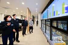 이재용 삼성전자 회장, 부산 스마트공장 찾아 미래동행 행보 지속