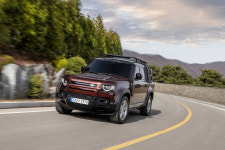 [시승기] 랜드로버 디펜더 130 8명 태우는 전천후 수륙양용 오프로더