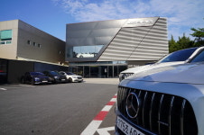 한성자동차가 만든 AMG 서울, AMG 고객들을 위한 명품 놀이터