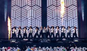 세븐틴, 日 오사카 스타디움 공연 11만 관객 운집