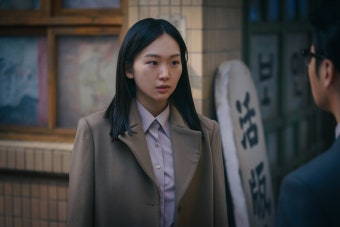 진기주, 냉철한 기자로 변신..변요한과 '날선 대립' 시작(삼식이 삼촌)