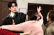 다리미 패밀리 김혜은, 옥탑방서 김정현과 극한 갈등..가족 대립 점화