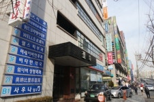 압구정 약국가 중국인 관광 특수 다 옛말