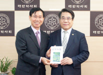 혼란 속 약사들에 필요한 건 문학이 주는 혜안