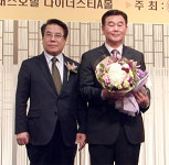 약사 앞에 닥친 현실위기, 문학적 슬기로 풀자