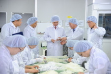 류영진 식약처장, 수액세트 제조업체 현장 방문