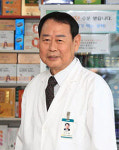 가톨릭 신부 꿈꾸던 약학도, 야당 불모지서 정치생활