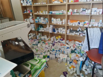 흔들흔들 약장 약이 우르르…포항지역 지진에 약국 아수라장