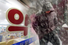 반복된 폭설에 환자 발길 뚝...제주 약국가 개점 휴업