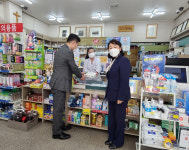 성동, 구청 후원으로 아크릴 비말차단막 회원 약국 설치