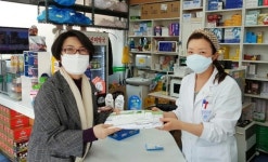 동대문분회, 회원약국에 약사 가운 배포