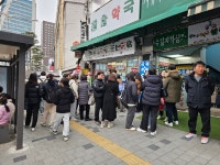 약국 늘어선 줄…알고 보니 1/3 수준 파격 염가(?) 판매